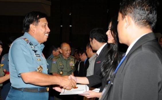 Ada Wanita Cantik Hadir di Penutupan Rapim TNI di Cilangkap (Foto) - 47.jpg