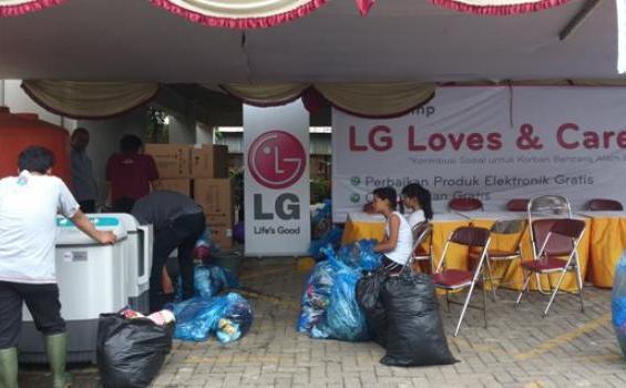 LG Buka Layanan Cuci Pakaian Gratis Buat Korban Banjir - DSC_0023.jpg