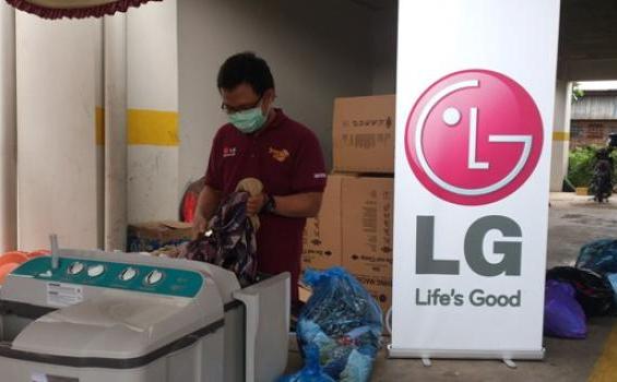 LG Buka Layanan Cuci Pakaian Gratis Buat Korban Banjir - DSC_0028.jpg