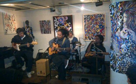 Band Indie Payung Teduh Pukau Penonton Cafe di Jepang - Setagaya-Ku-20130105-01891.jpg