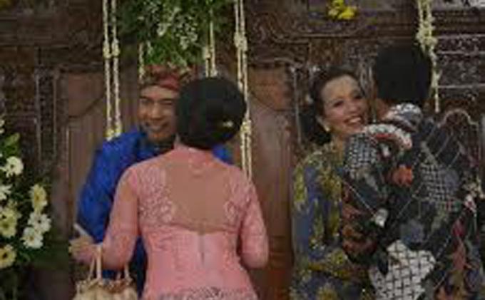 Foto Sederhana-nya Prosesi Ngunduh Mantu Besan Sri Sultan - ngunduh4.jpg