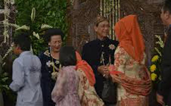 Foto Sederhana-nya Prosesi Ngunduh Mantu Besan Sri Sultan - ngunduh41.jpg