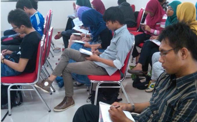 Saat Wartawan Melihat Musibah, Harusnya Meliput Atau Menolong Dulu?  - gb31.jpg