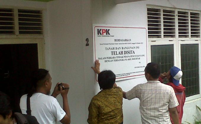 Dua Rumah Mewah Akil Mochtar di Pontianak Disita KPK - sita_1.jpg