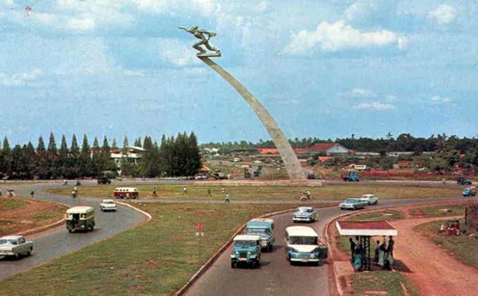 Oh Indahnya Jakarta Tanpa 'Machica Mochtar' Seperti Foto Tugu Pancoran Tahun 1970-an Ini - tugu.jpg