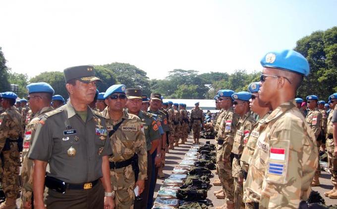 Sebelum Berangkat ke Lebanon, Perlengkapan Personel TNI Diperiksa - pengecekan_4.jpg