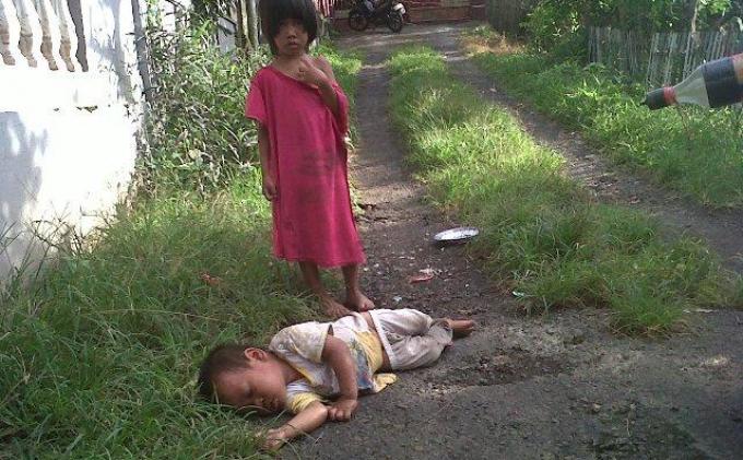 Nona dan Ramadhan Tidur Bersama Anjing, Bebek, dan Ayam - nona-dan-ramadhan-yang-ditelantarkan-sang-ibu.jpg