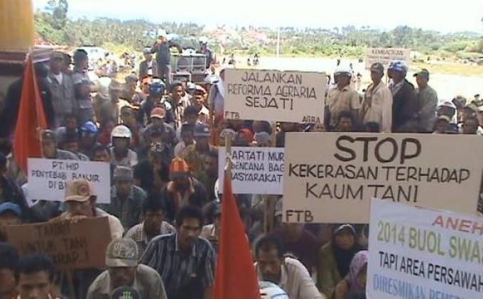 Ribuan Petani Tuntut Bupati Buol Tepati Janji Kembalikan Lahan Garapan - aksi_agra_11.jpg