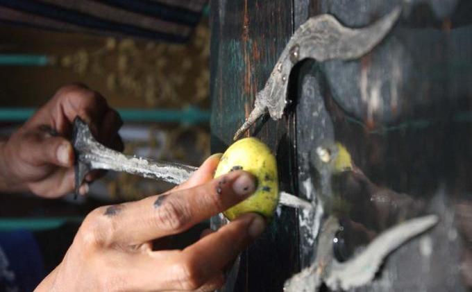Mpu Daliman Puasa Sehari Sebelum Mandikan 50 Pusaka - 2.JPG