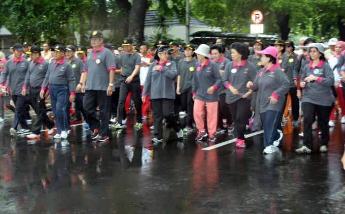 Foto Serunya Kegiatan Anggota Dharma Pertiwi Rayakan Hari Ibu - 11q.jpg