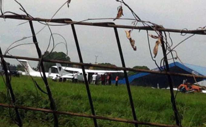 Pesawat Latih Tergelincir di Pondok Cabe - pesawat_latih23.jpg