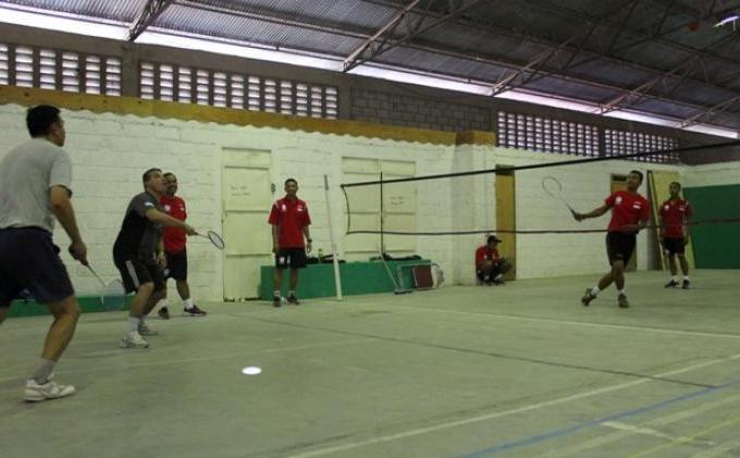 Ini Aktivitas Para Prajurit TNI di Haiti Demi Menjaga Kesehatan - Bulu_tangkis.jpg