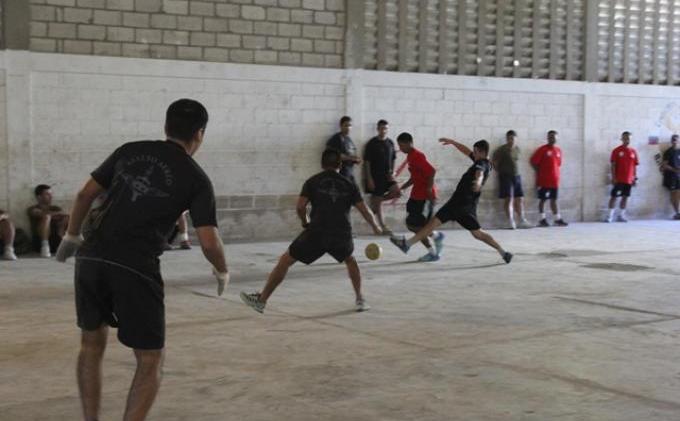 Ini Aktivitas Para Prajurit TNI di Haiti Demi Menjaga Kesehatan - PERTANDINGAN_PERSAHABATN_(6).JPG