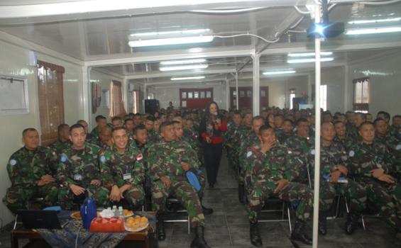 Diceramahi soal AIDS, Wajah Prajurit TNI di Lebanon Terlihat Serius (Foto) - 23G_0214.JPG
