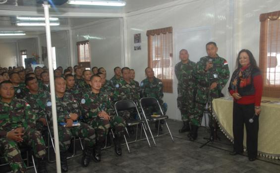 Diceramahi soal AIDS, Wajah Prajurit TNI di Lebanon Terlihat Serius (Foto) - 23G_0221.JPG
