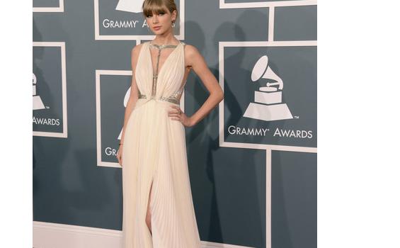 Ini Gaun-gaun Memukau di Ajang Grammy, Mana Pilihan Anda? - tiga1.jpg