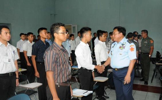 Tunjangan Beasiswa TNI Naik, Mahasiswi Cantik Ini Tersenyum Senang (Foto) - 210.jpg