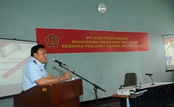 Tunjangan Beasiswa TNI Naik, Mahasiswi Cantik Ini Tersenyum Senang (Foto) - 61.jpg