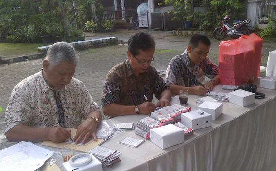 FOTO-FOTO: Biar Petugas KPPS Jujur, Mereka Disumpah dengan Kalimat Begini - jabar5.jpg