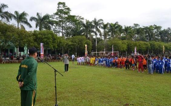 Foto: Serunya Anak-anak Bertanding di Piala Danyon Arhanudri 1 Ke-3 - arhanudri_1_bola.jpg