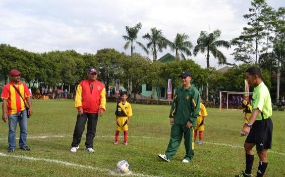 Foto: Serunya Anak-anak Bertanding di Piala Danyon Arhanudri 1 Ke-3 - arhanudri_1_bola_1.jpg