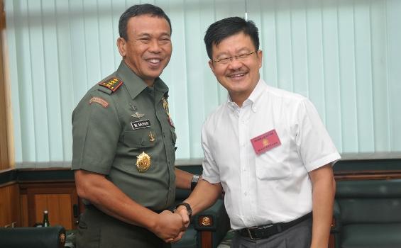 Pangkostrad Gembira Dapat Bantuan Buat Prajurit TNI, Apakah Itu? - bantuan_keramik.jpg