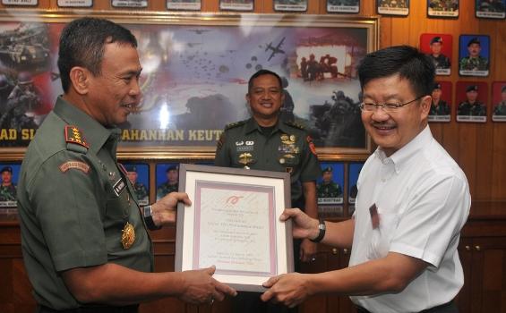 Pangkostrad Gembira Dapat Bantuan Buat Prajurit TNI, Apakah Itu? - bantuan_keramik_(3).jpg