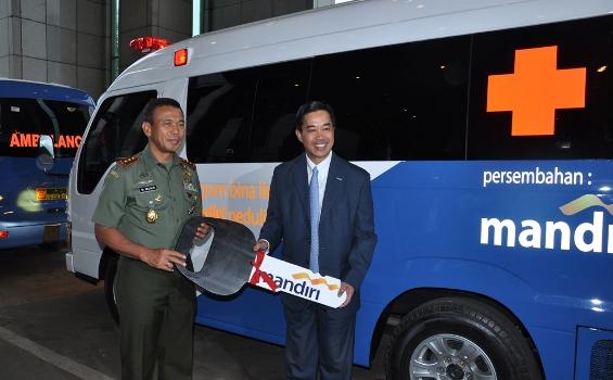 Foto Ambulans Bantuan Bank Mandiri ke Kostrad Senilai Rp 1,62 Miliar - bantuan_3_ambulance_dari_pt_bank_mandiri_(7).jpg