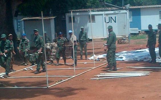 Foto: Kerja Keras Prajurit TNI Bangun Jalan di Desa Dungu - IMG-20130223-00384.jpg