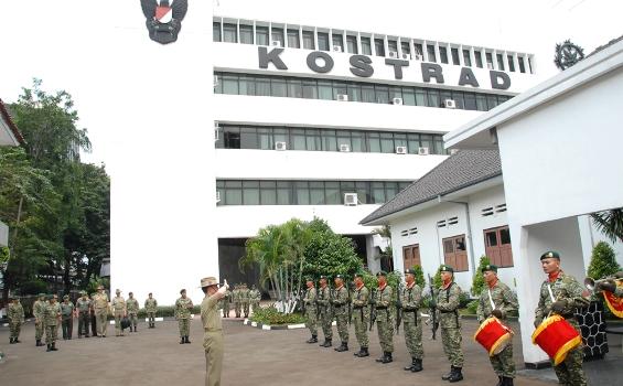 Foto: Akrabnya Kasad Australia Bersama Anggota Kostrad TNI - kunjungan_Kasad_australia_ke_makostrad.jpg