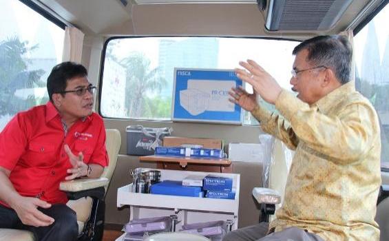 Foto: Jusuf Kalla Terima Kunci Mobil Darah Bantuan dari Telkomsel - PMI_5_Biro_Humas.JPG