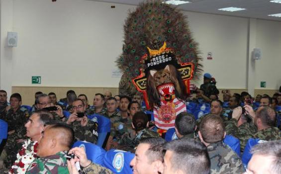 Tari Pendet Sertu Dessi Pukau Ratusan Penonton di Lebanon Selatan - IMG_0056.JPG