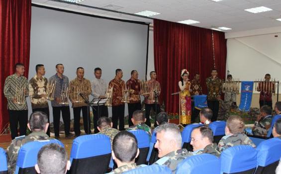 Tari Pendet Sertu Dessi Pukau Ratusan Penonton di Lebanon Selatan - IMG_0072.JPG