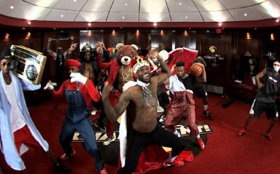 Harlem Shake Ala LeBron James - 1_parade_1.jpg