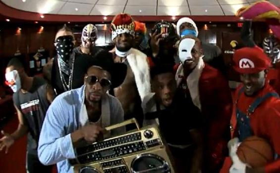 Harlem Shake Ala LeBron James - 1_parade_4.jpg