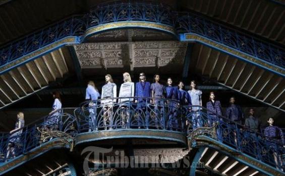 Pesona Kuil Hindu Menginspirasi  Desain Catchy di Koleksi Terbaru Kenzo (Foto-foto) - 20130304_Peragaan_Busana_Kenzo_70941.jpg