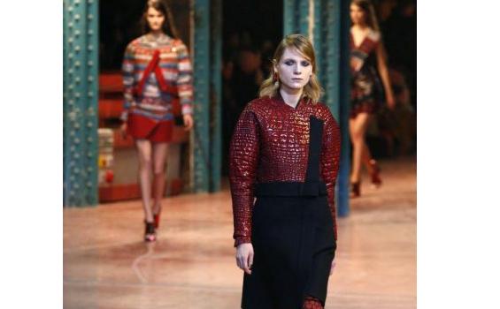 Pesona Kuil Hindu Menginspirasi  Desain Catchy di Koleksi Terbaru Kenzo (Foto-foto) - busa_tiga.jpg