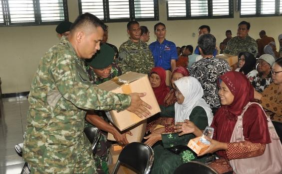 Foto: Cara Pangkostrad TNI Peringati HUT Ke-52 Kostrad - kostrad-anjangsanaRSPAD2013-4.jpg
