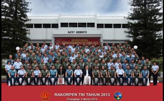 Najwa Shihab dan Iwan Piliang Ceramahi Anggota TNI di Cilangkap - FOTO_BERSAMA_RAKORPEN_TNI_2013.jpg