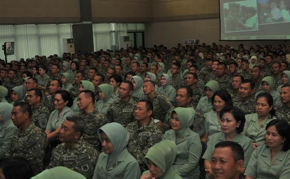 Kasad: Prajurit Kostrad Itu Harus Siap, Dahsyat, dan Tuntas - kostrad-KASADpengarahan2013-4.jpg
