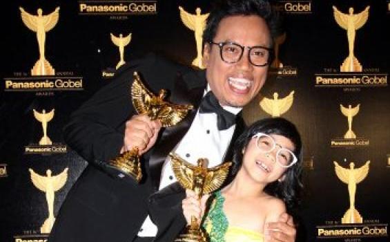 Ini Foto-foto Aksi Seleb Jawara Panasonic Gobel Award 2013 - pga_uya.jpg