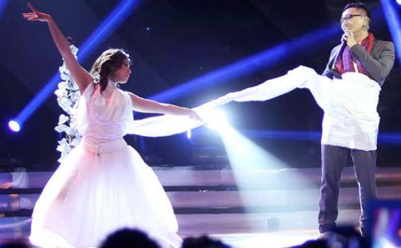 Mengenang Aksi Panggung Terakhir Isa Raja di X Factor (Berita Foto) - 20130412JEP17_Aksi_Panggung_Isa_Raja.jpg