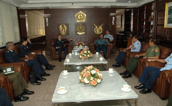 Apa Maksud Kasau Singapura Bertemu Panglima TNI di Cilangkap? - Penum_2.jpg