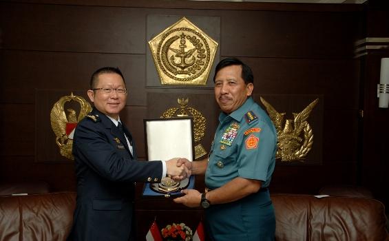Apa Maksud Kasau Singapura Bertemu Panglima TNI di Cilangkap? - penum_5.jpg