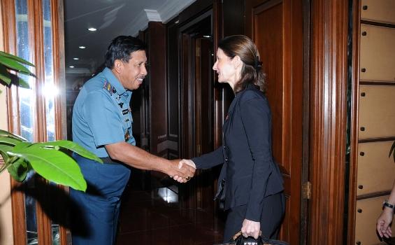 Foto-foto Ibu Dubes Cantik Bertemu Panglima TNI di Cilangkap - DSC_1274.JPG
