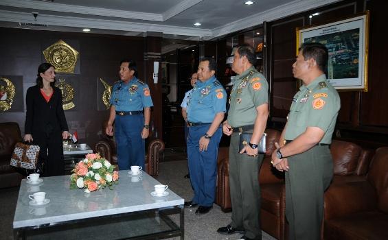Foto-foto Ibu Dubes Cantik Bertemu Panglima TNI di Cilangkap - DSC_1297.JPG