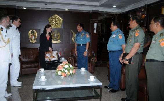 Foto-foto Ibu Dubes Cantik Bertemu Panglima TNI di Cilangkap - DSC_1301.JPG