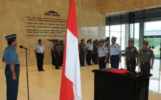 Panglima TNI Minta Para Perwira Belajar dari Acara Serah Terima Jabatan - 12.jpg
