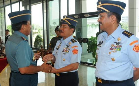 Panglima TNI Minta Para Perwira Belajar dari Acara Serah Terima Jabatan - 3.jpg