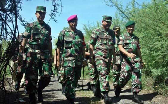 Begini Kondisi Medan Saat Kasum TNI Tinjau Latgab di Jawa Timur - Puspen.1_.jpg